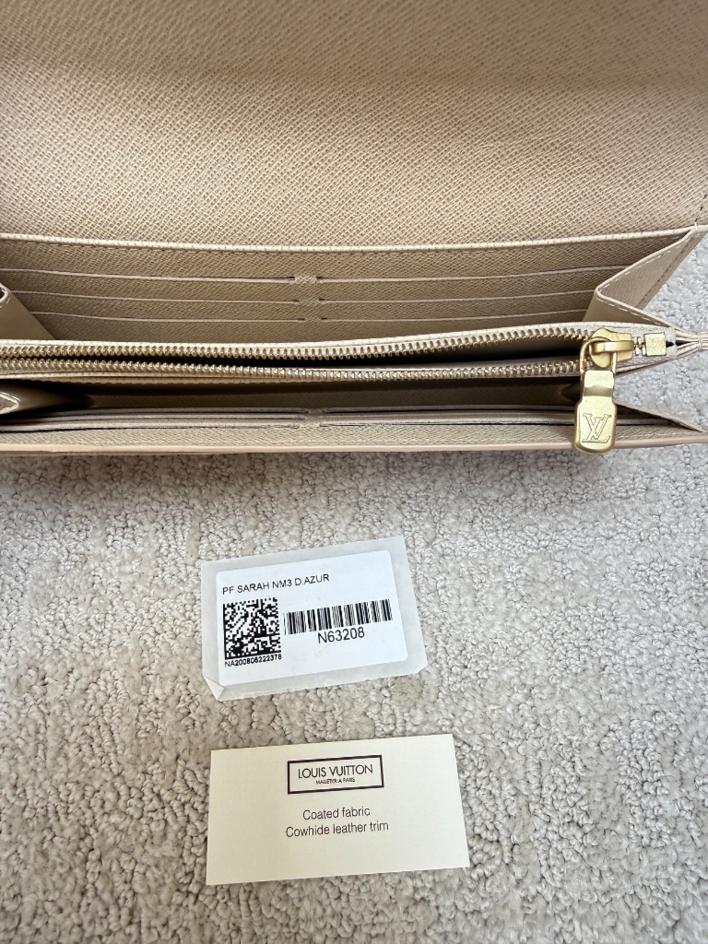 Louis Vuitton Sarah Wallet in Damier Azur - Picture 7 of 9